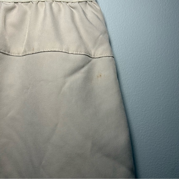 Fabletics White Bermuda Athletic Shorts with Pockets Size Small - Picture 3 of 7